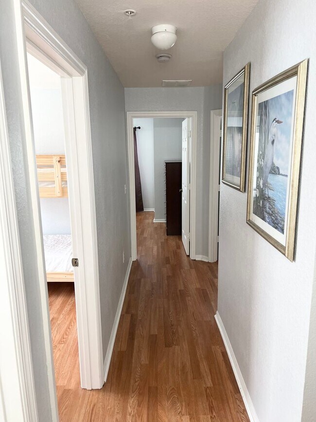 Building Photo - Fully Furnished 4 Bedroom 3 Bath Townhome ...