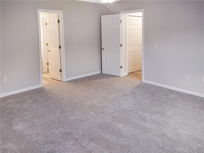 Building Photo - 533 Dove Way