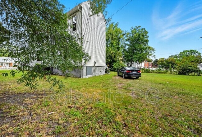 Building Photo - 1801 4th Ave