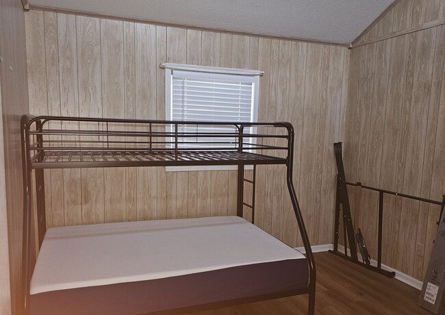 Building Photo - Two blocks from the beach!