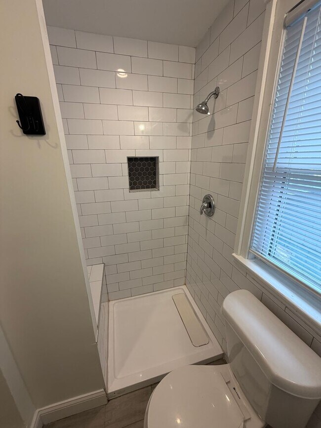 Building Photo - Charming 2 Bed, 2 Bath Home Near German Vi...