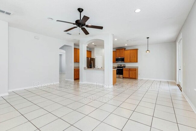 Building Photo - 402 Hearthside Ct