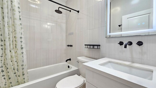 Building Photo - Waialae Nui Ridge - Renovated 4 bedroom, 3...