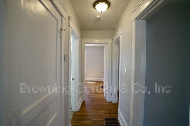 Building Photo - 2109 12th Ave S