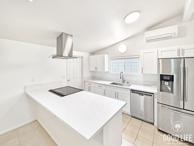 Building Photo - Beautiful 3B/2BA W/ Attached Garage and Up...