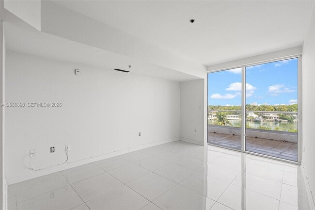 Building Photo - 6362 Collins Ave