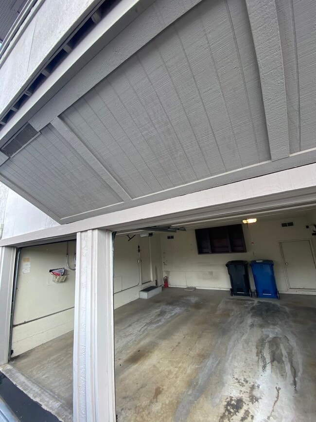 Building Photo - Beautiful 3 bed, 2 bath Townhome close to USD and Mission Valley!