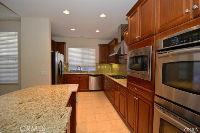 Building Photo - 33 Wonderland