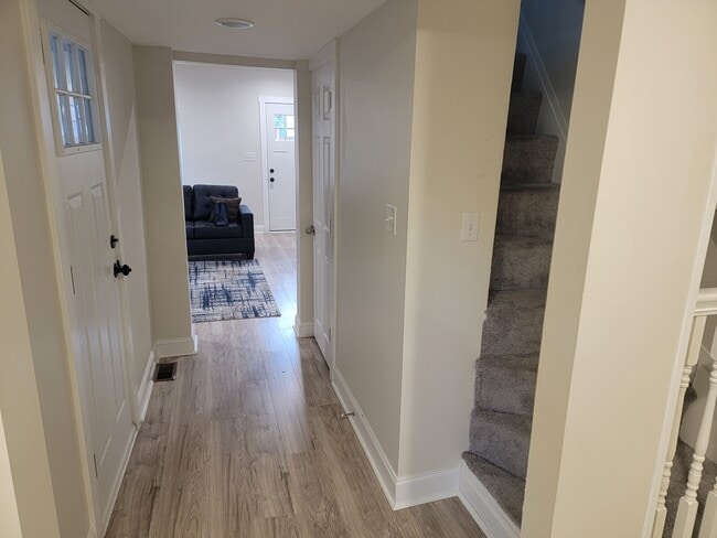 Building Photo - 401 S Ann St