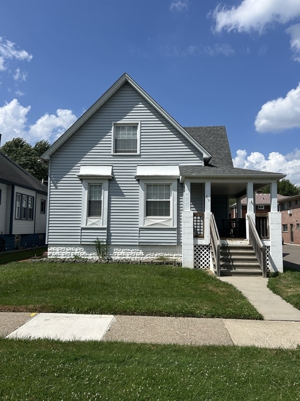 Building Photo - 216 Poplar St