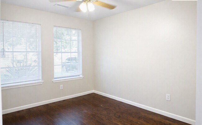 Building Photo - 17150 Summer Hollow Dr