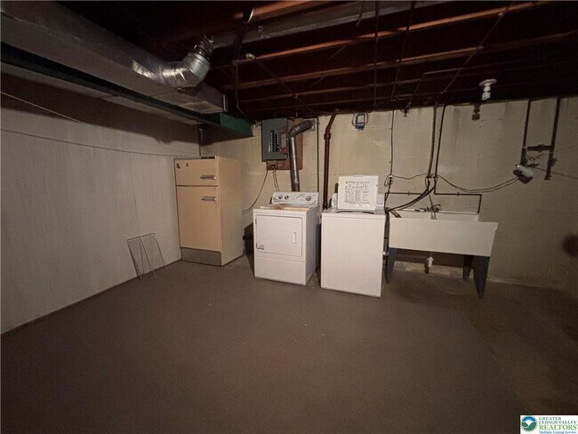 Building Photo - 662 Minor St