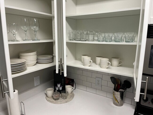 Building Photo - 8601 Lenten Rose Ct