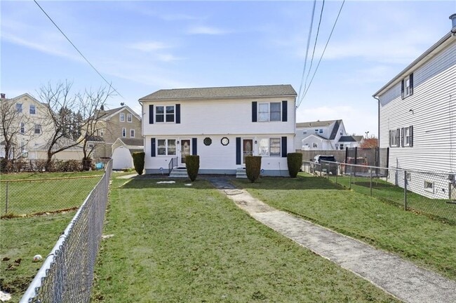 Building Photo - 10 Henry St