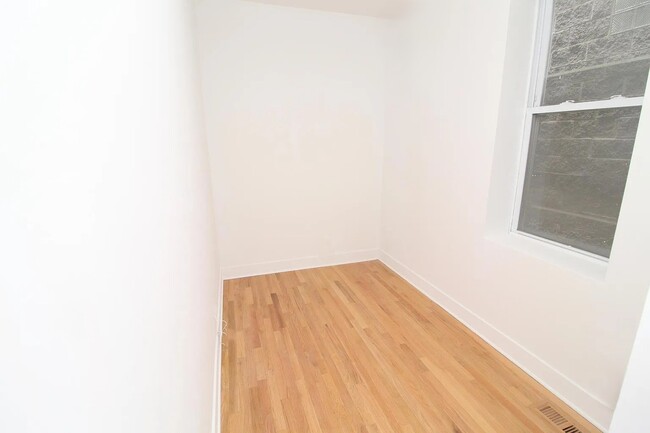 Building Photo - 1544 N Bosworth Ave