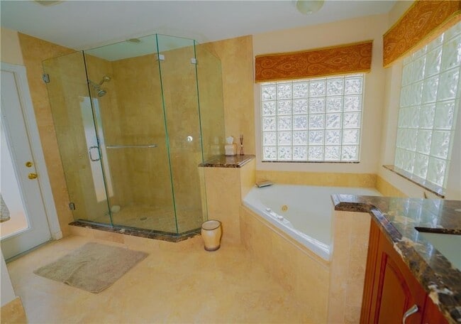 Building Photo - 20107 Ocean Key Dr