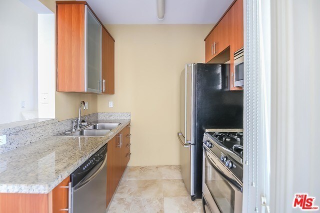 Building Photo - 620 S Gramercy Pl