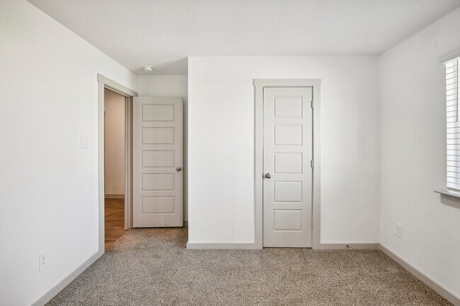 Building Photo - 8011 House bank Ln