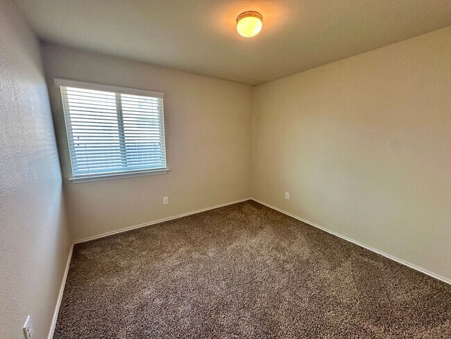 Building Photo - 9917 Desperado Dr