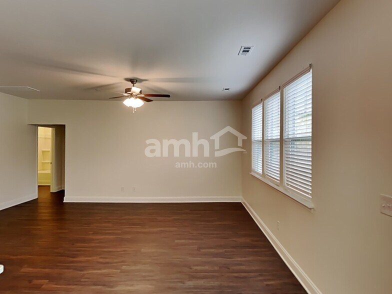 Building Photo - 209 Malayna Dr S