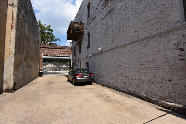 Building Photo - 431 Fairmount Ave