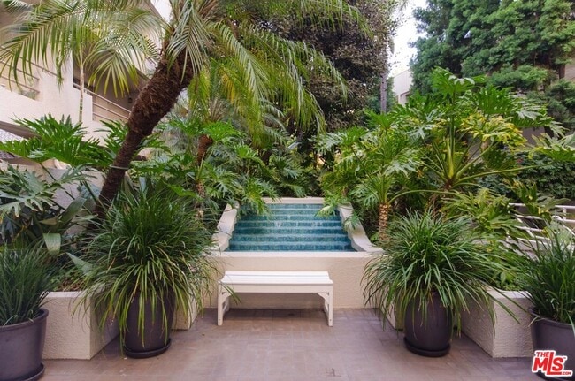 Building Photo - 1131 Alta Loma Rd