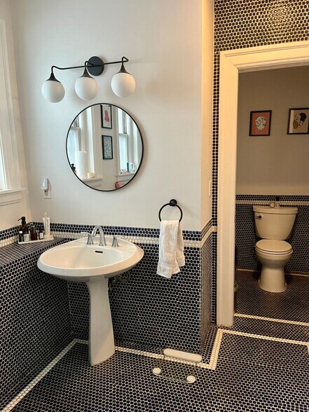 Double Sinks - 836 E 17th Ave