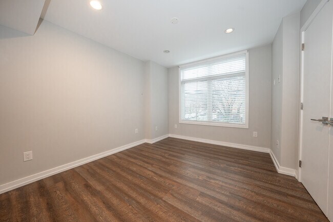 Building Photo - 769 N Uber St