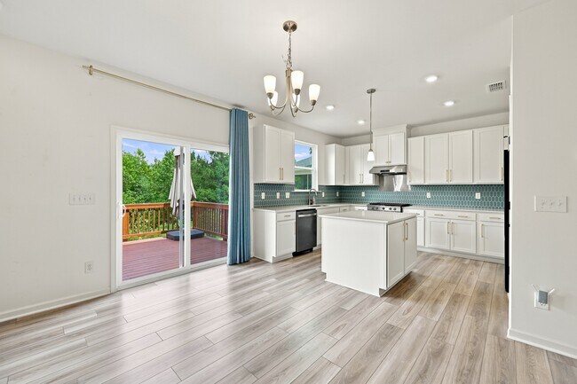 Building Photo - 1513 Underbrush Dr