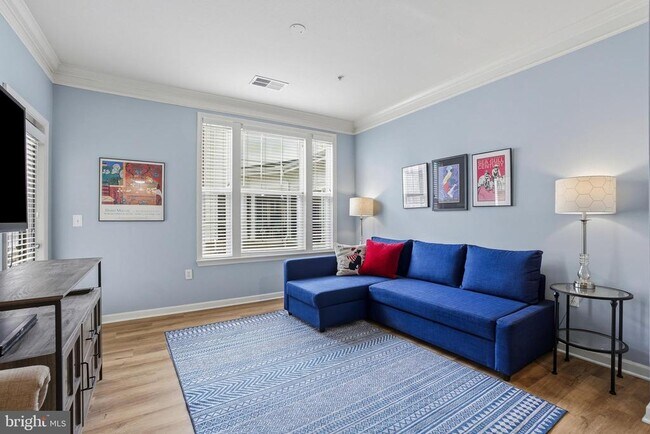 Building Photo - 27 Booth St