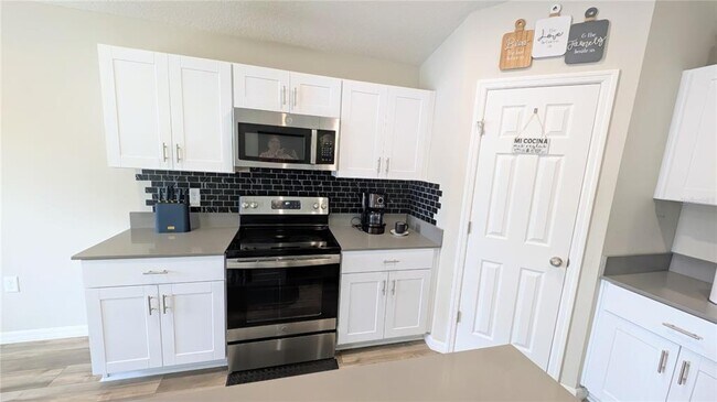 Building Photo - 5365 Maddie Dr