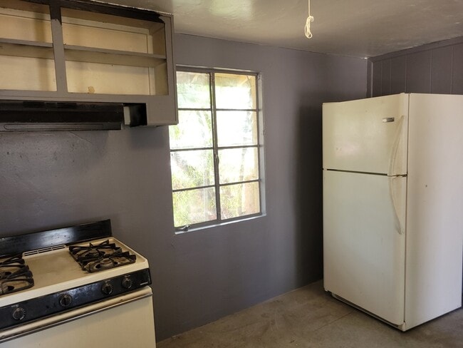 Building Photo - 461 W Thurber Rd