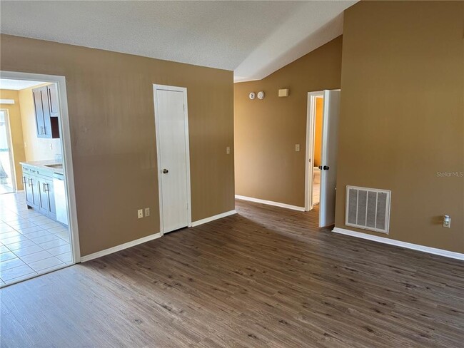 Building Photo - 3433 Laurel Dale Dr