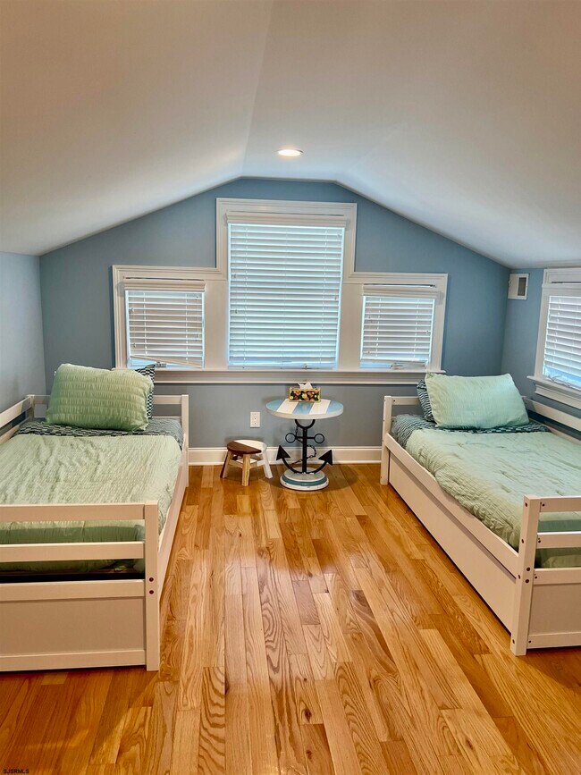 Building Photo - 7611 Ventnor Ave