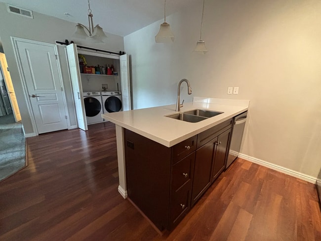 Building Photo - Modern 2 Bed 2 Bath Condo in the Heart of Downtown SLC!