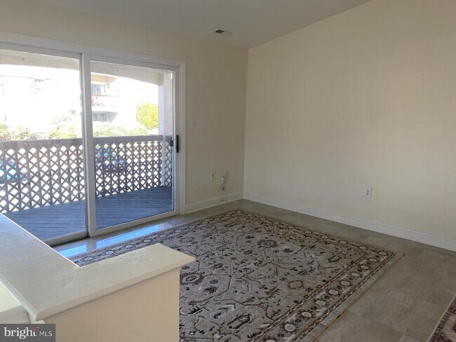 Building Photo - 9470 Scarlet Oak Dr