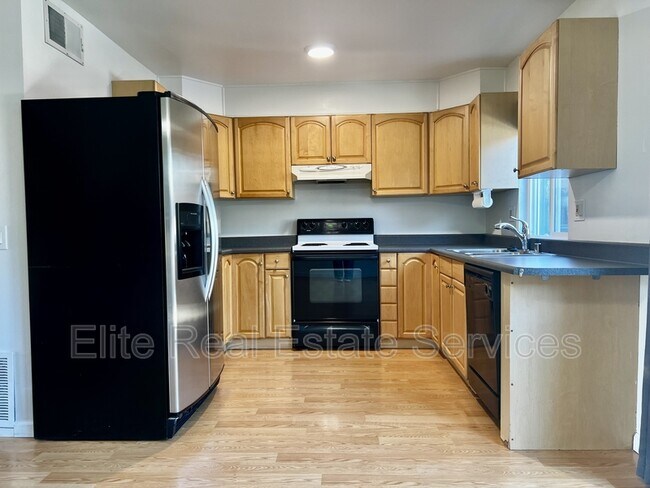 Building Photo - 10633 Aristocrat Ct