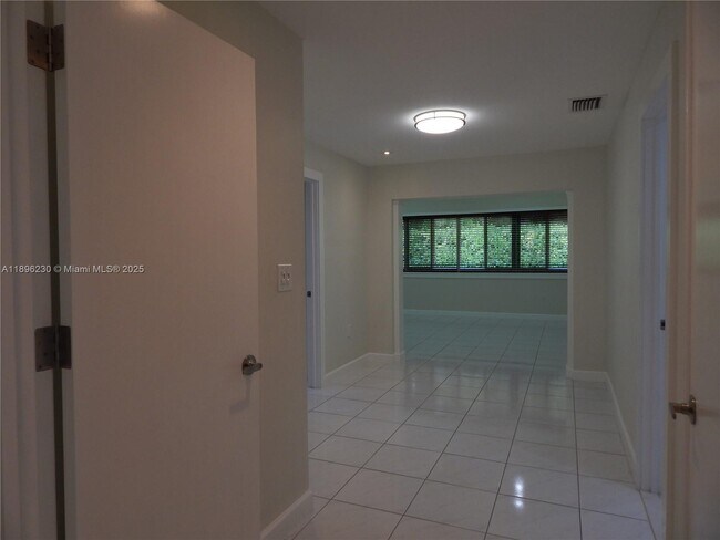 Building Photo - 11530 SW 92nd St