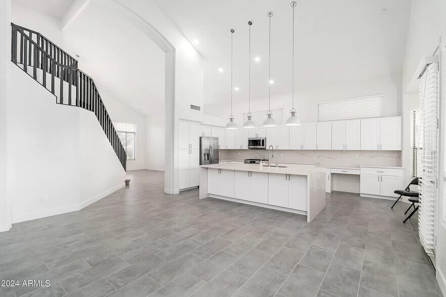 Building Photo - 6739 E Gelding Dr