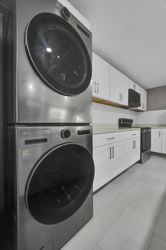 Building Photo - 6375 86th Ln