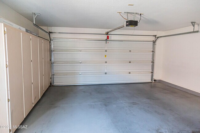 Building Photo - 11146 N Desert Flower Dr