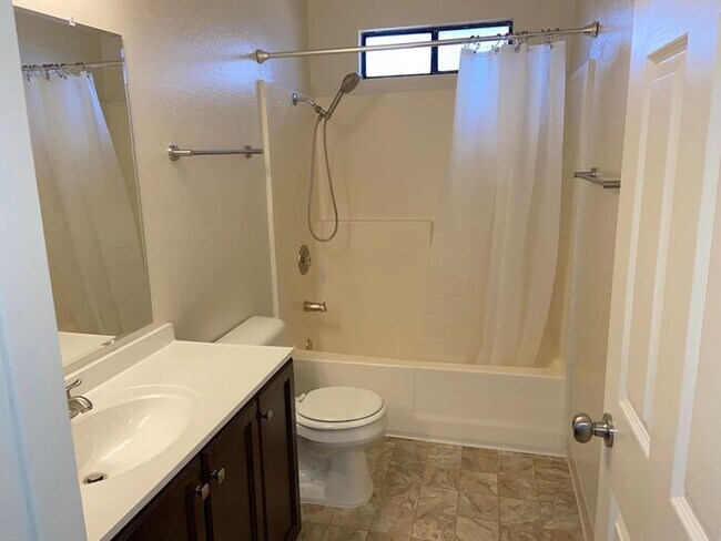 Building Photo - Reno Duplex - 1 Pet Friendly, Garage, Dishwasher, Washer/Dryer Hookups, Central A/C