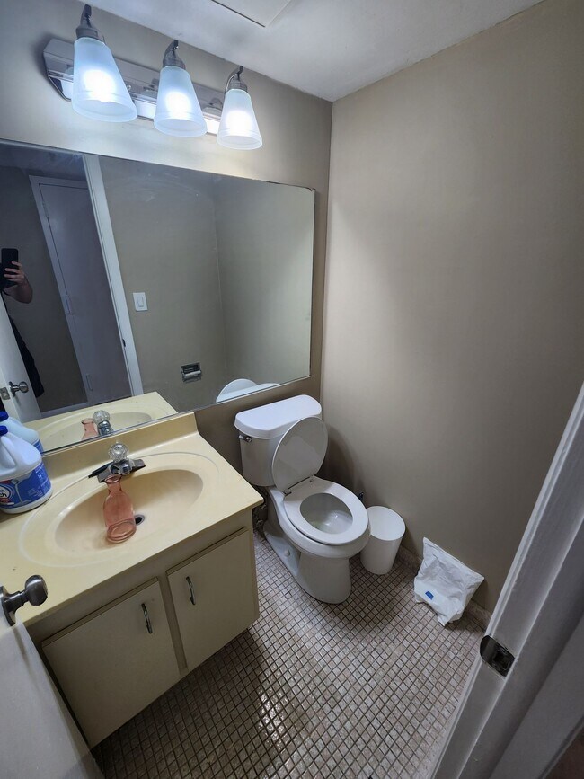 Building Photo - 1 Bed/1.5 Bath