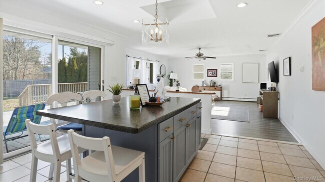 Building Photo - 44 Oak St