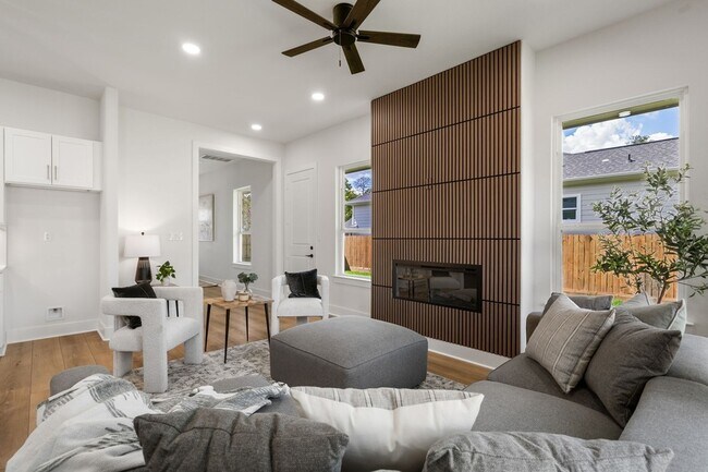 Building Photo - 22806 August Leaf Dr