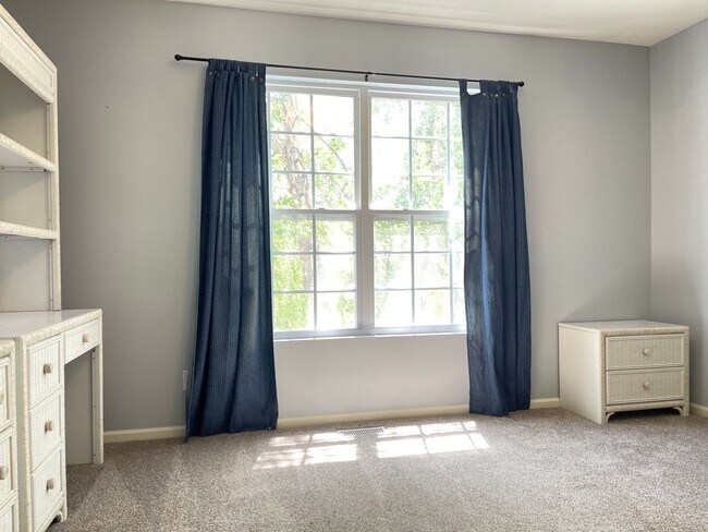Building Photo - Beautiful 4 bed 2.5 bath 3000+sq ft