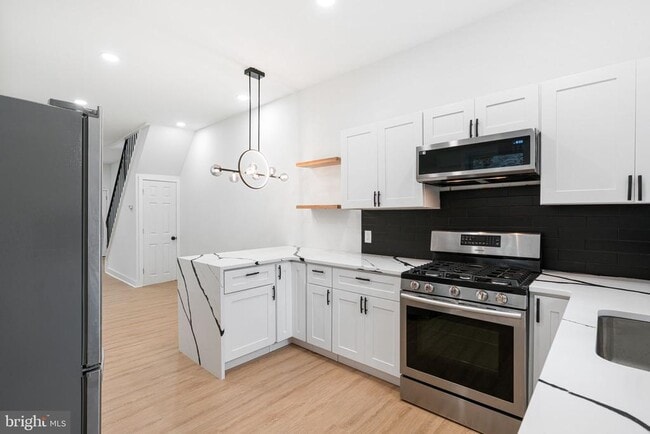 Building Photo - 2117 S Alden St