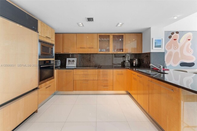 Building Photo - 6801 Collins Ave