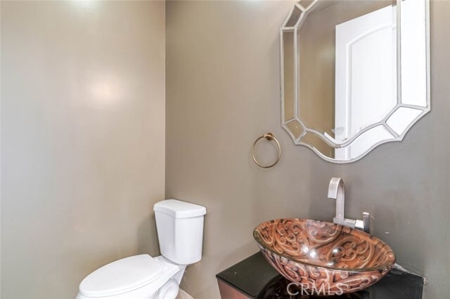 Building Photo - 711 E Angeleno Ave