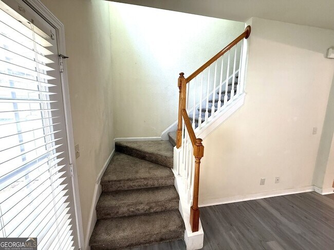 Building Photo - 207 Granite Way